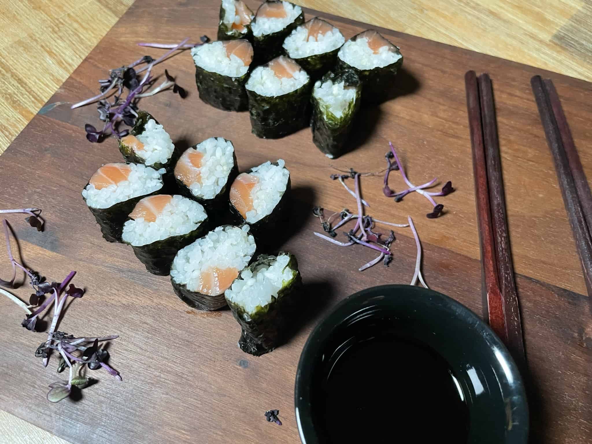 Lachs Maki mit Sushi Reis zubereiten