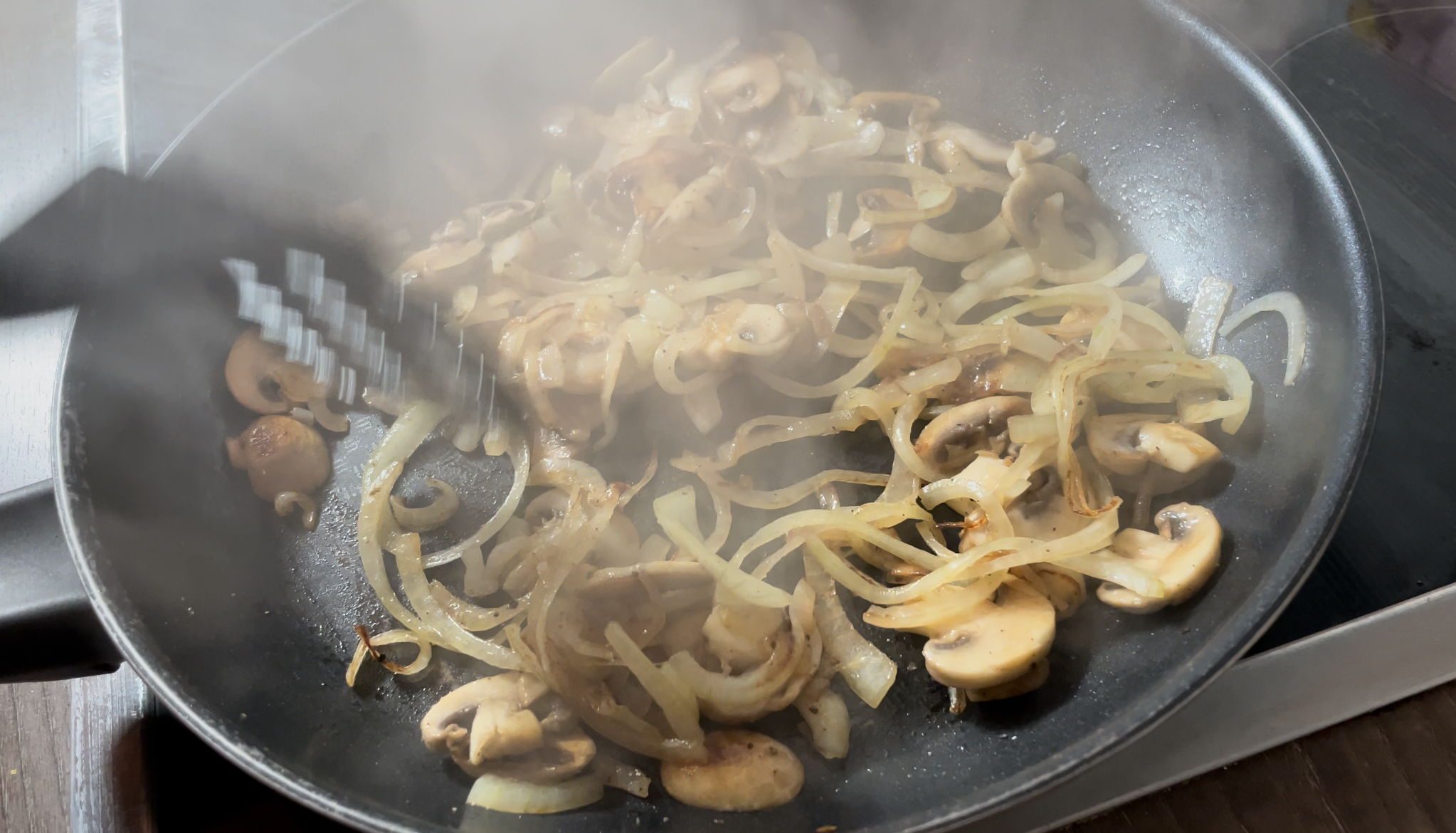 Bagel Rezept Zwiebeln und Champignons braten